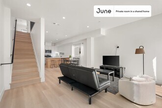 Private bedroom in 5 bed/5 bath Home in Los Angeles, CA - Building Photo - Building Photo