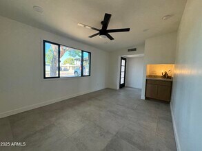 3749 E Laurel Ln in Phoenix, AZ - Building Photo - Building Photo