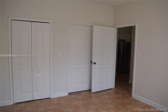 17720 NW 73rd Ave in Hialeah, FL - Building Photo - Building Photo