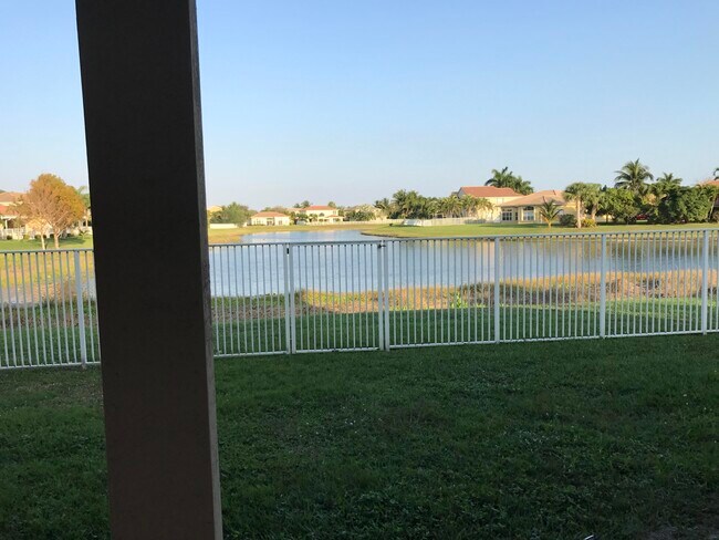 6292 Shadow Tree Ln in Greenacres, FL - Building Photo - Building Photo