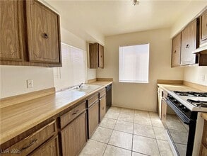 5340 Retablo Ave, Unit D in Las Vegas, NV - Building Photo - Building Photo