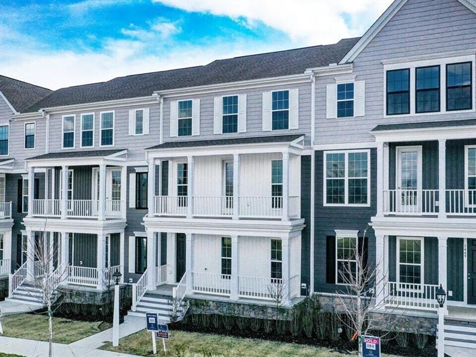 1451 Hastings Cres in Bridgeville, PA - Building Photo