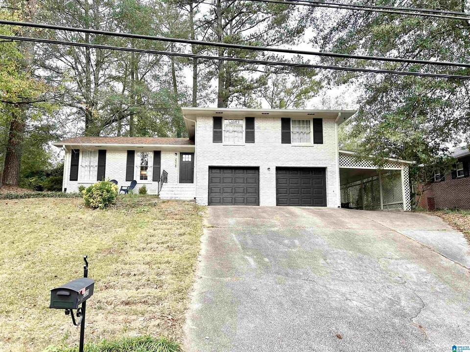 2328 Derby Dr in Vestavia Hills, AL - Building Photo