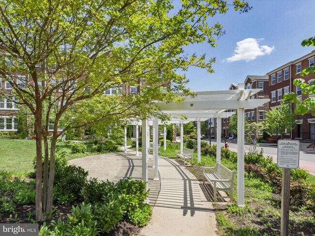 3037 Rittenhouse Cir in Fairfax, VA - Building Photo - Building Photo