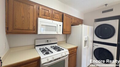 147 Kelton St, Unit #506 in Boston, MA - Foto de edificio - Building Photo