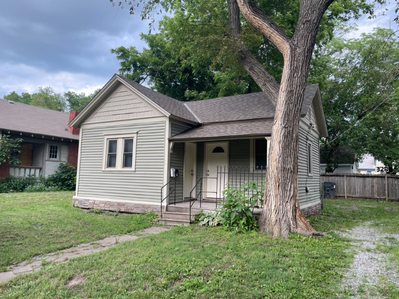 326 N Volutsia in Wichita, KS - Foto de edificio