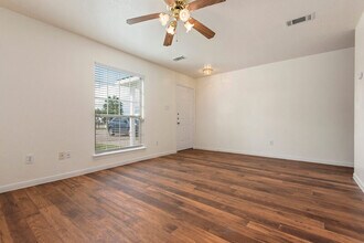 2120 St Lucia Calle in Dickinson, TX - Building Photo - Building Photo