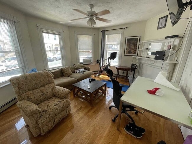 627 E 3rd St in Boston, MA - Building Photo - Building Photo