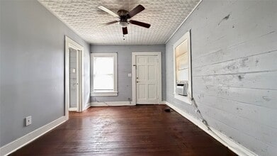 102 Beauregard St in Alvin, TX - Building Photo - Building Photo