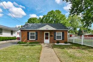 304 Merrill Ave in Loves Park, IL - Building Photo