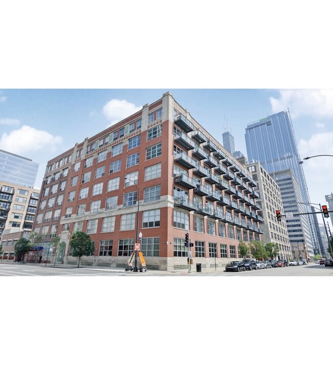 333 S Desplaines St, Unit 312 in Chicago, IL - Building Photo - Building Photo