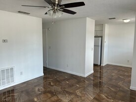 5606 S Manhattan Ave, Unit b in Tampa, FL - Building Photo