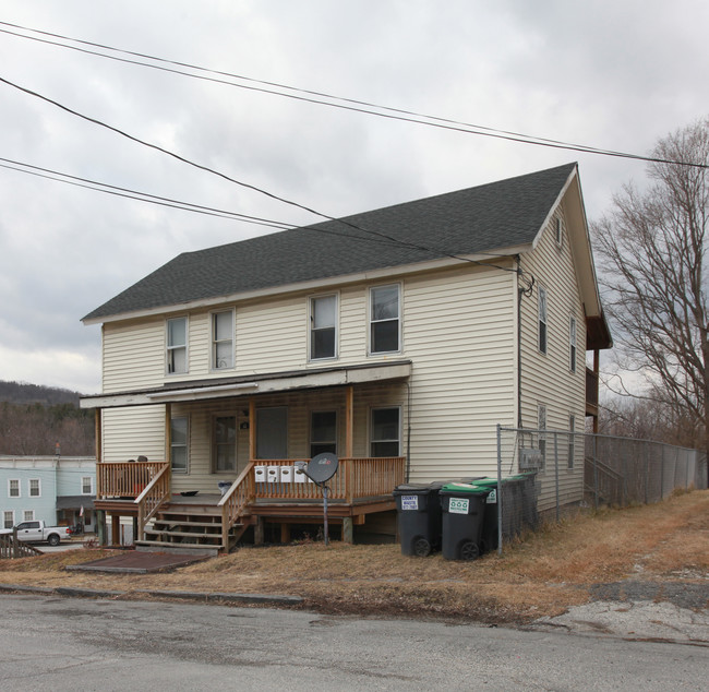 85 Elm St in Hoosick Falls, NY - Building Photo - Building Photo