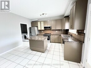 21B Brian Dr in Toronto, ON - Building Photo - Building Photo