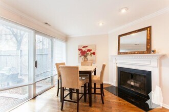 1330 N La Salle Dr, Unit 311 in Chicago, IL - Building Photo - Building Photo