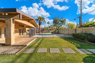 4425 E Calle Allegre in Phoenix, AZ - Foto de edificio - Building Photo