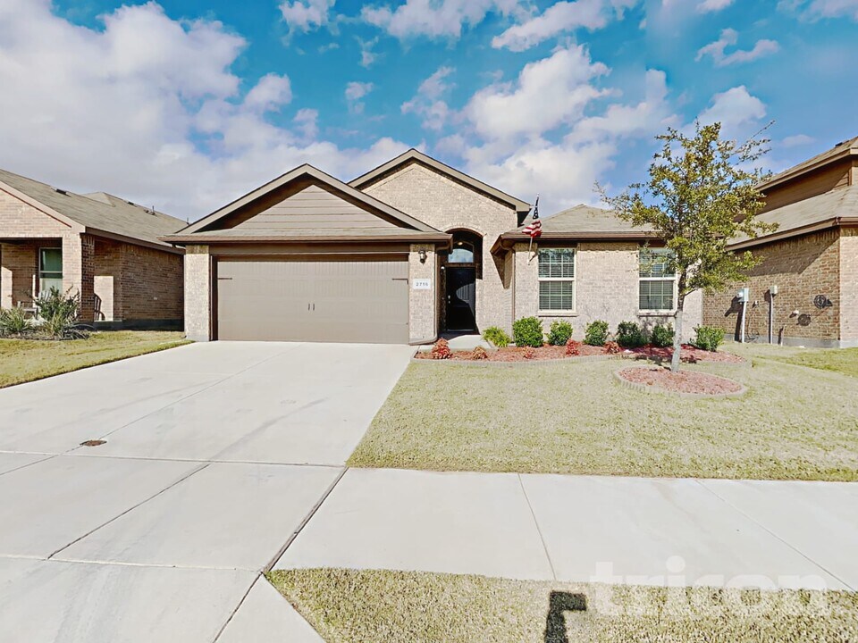2716 Gains Mill Dr in Fort Worth, TX - Foto de edificio