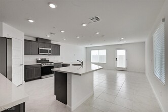 4939 Aitana Ave in Las Vegas, NV - Building Photo - Building Photo