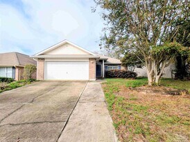 5760 Jade Moon Cir in Milton, FL - Building Photo