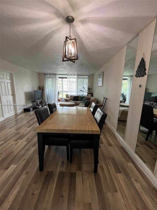 8321 Sands Point Blvd in Tamarac, FL - Building Photo