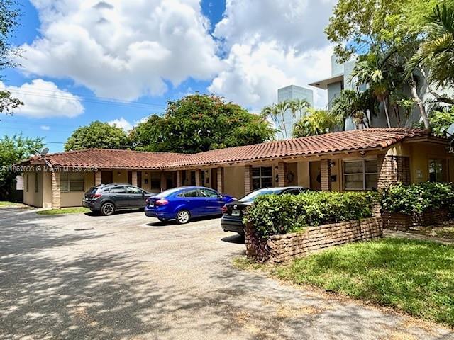 828 Salzedo St in Coral Gables, FL - Foto de edificio