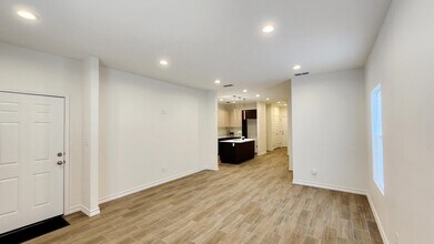 5702 Moses Lp in Laredo, TX - Building Photo - Building Photo