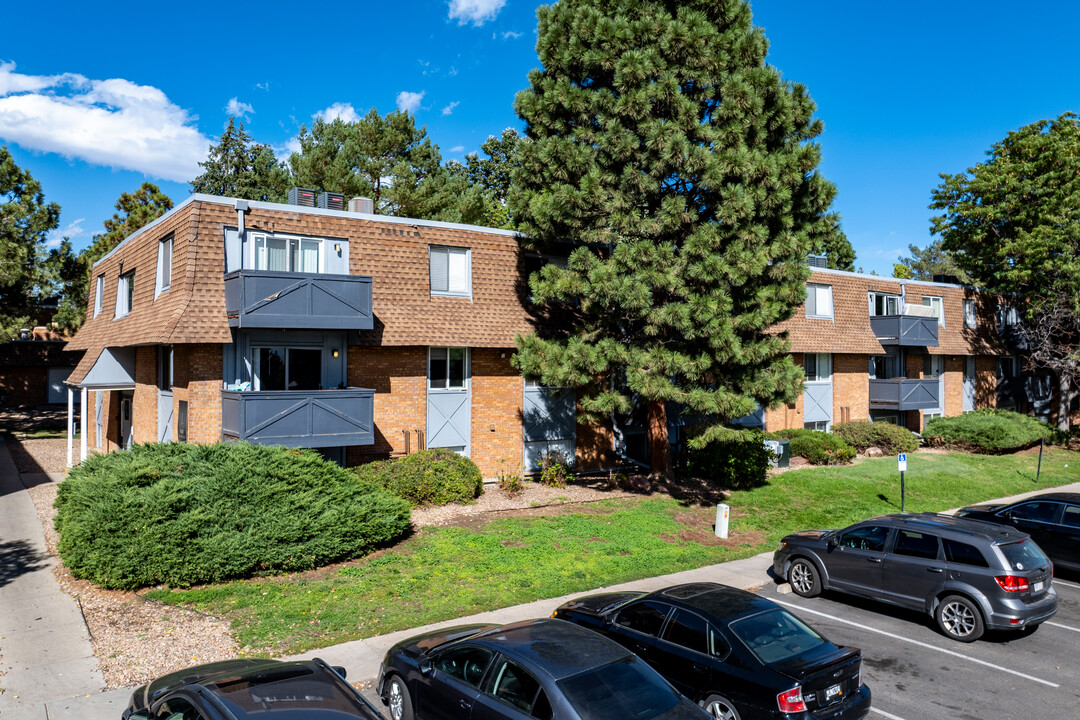 Boulder Crossroads in Denver, CO - Building Photo