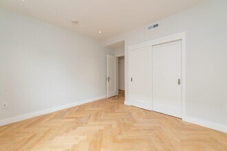 27 Forest St, Unit 19 in Cambridge, MA - Foto de edificio - Building Photo