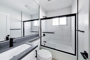 1265 Oak Grove Ave in Burlingame, CA - Building Photo