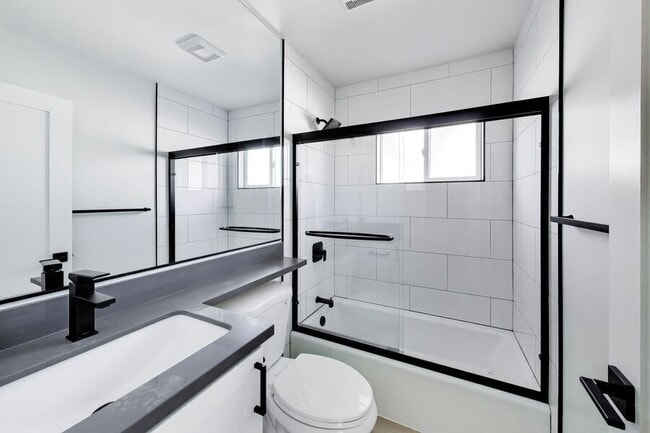 property at 1265 Oak Grove Ave