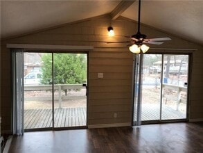 1000 Holiday Dr in Tool, TX - Building Photo - Building Photo