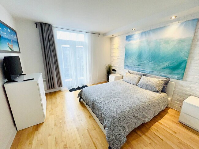 4850 Rue Sainte-Catherine E in Montréal, QC - Building Photo - Building Photo