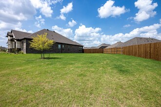 2318 Sheppards Ln in Waxahachie, TX - Foto de edificio - Building Photo