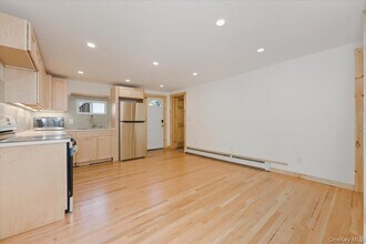 132 A Raymond St in Rockville Centre, NY - Building Photo - Building Photo