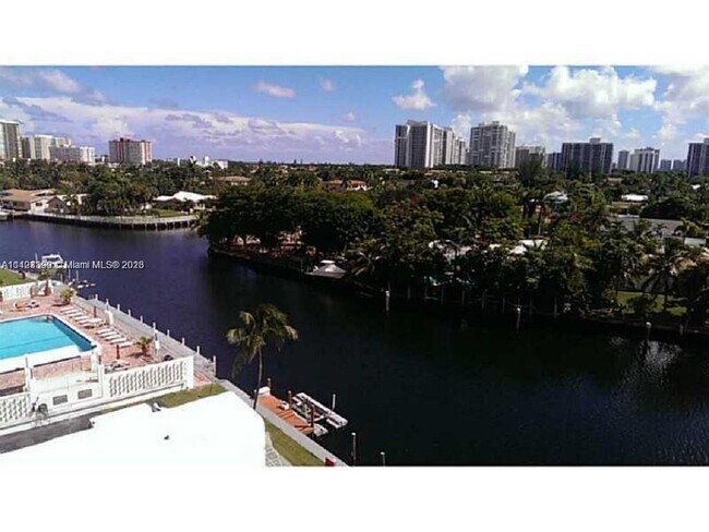 401 Golden Isles Dr, Unit 1011 in Hallandale Beach, FL - Foto de edificio - Building Photo