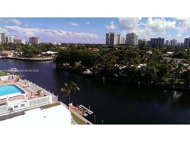 401 Golden Isles Dr in Hallandale Beach, FL - Building Photo - Building Photo