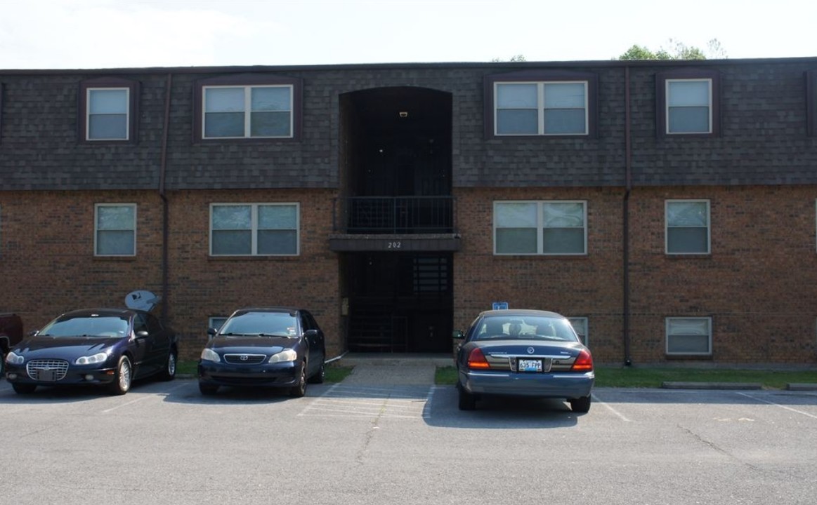 South Woodland Apartments in Radcliff, KY - Building Photo