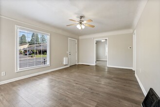 3831 NE 82nd Ave in Portland, OR - Building Photo - Building Photo