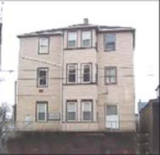 194 5th St in Fall River, MA - Foto de edificio - Building Photo