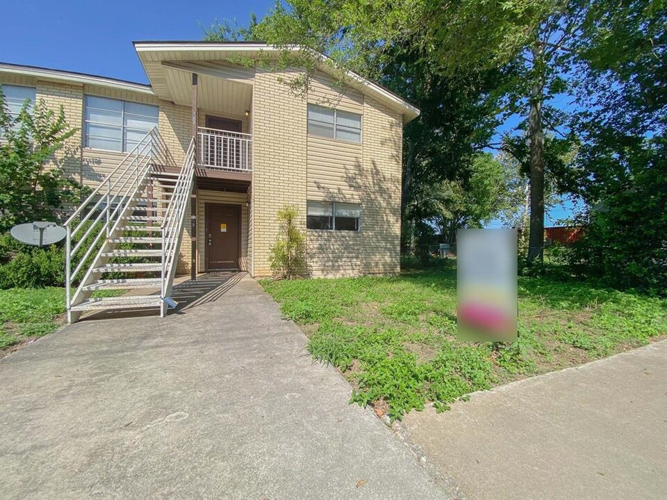 708 Martindale Rd in San Marcos, TX - Building Photo