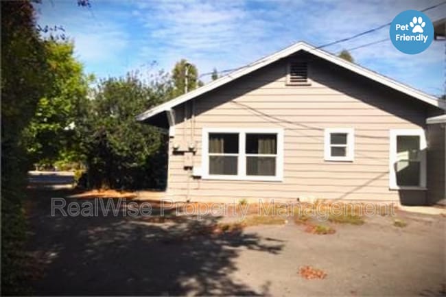 property at 720 Siskiyou Blvd