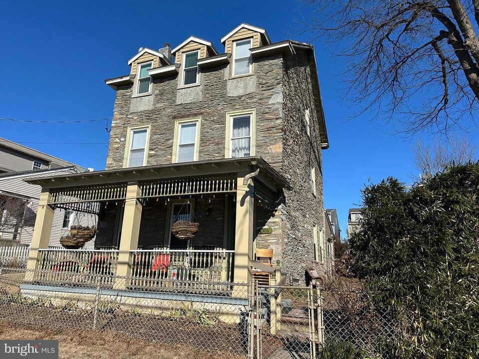 316 W 6th Ave in Conshohocken, PA - Building Photo