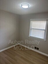3143 Puckett Rd in Kansas City, KS - Building Photo - Building Photo