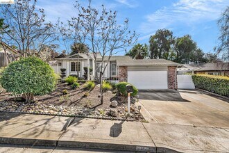 909 Halite Way in Antioch, CA - Building Photo - Building Photo