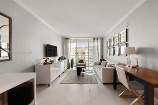 218 SE 14th St in Miami, FL - Building Photo