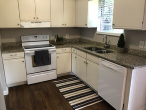 24 Oxford Ct in Savannah, GA - Building Photo - Building Photo