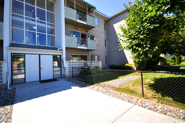 Jason Adam Manor Apartments in Kamloops, BC - Building Photo