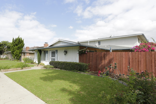 1568 Caraway in Costa Mesa, CA - Building Photo - Building Photo