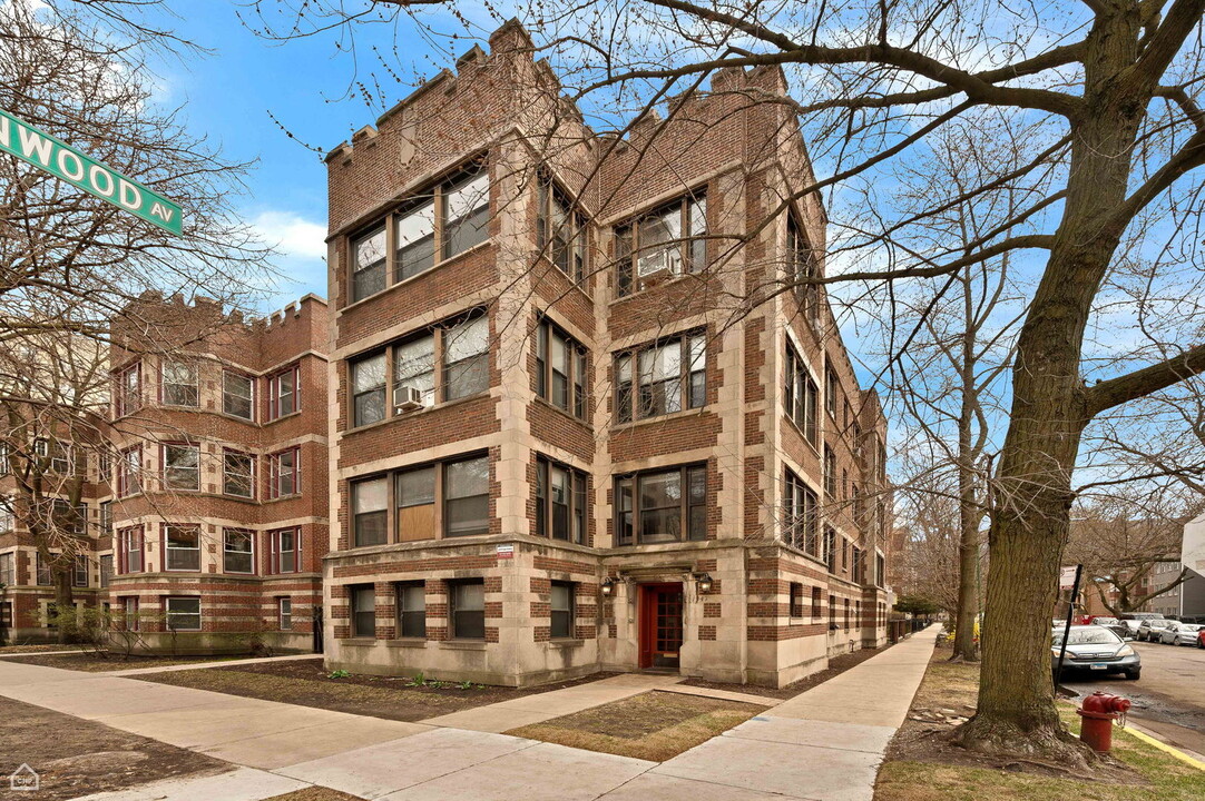 1347 E Hyde Park Blvd in Chicago, IL - Building Photo