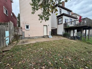 827 E 10th Ave in Homestead, PA - Building Photo - Building Photo